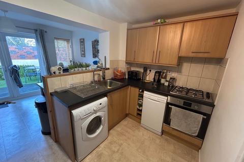 2 bedroom end of terrace house to rent, Berenger Close, Swindon