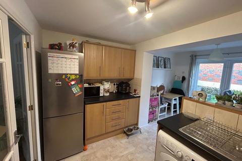 2 bedroom end of terrace house to rent, Berenger Close, Swindon