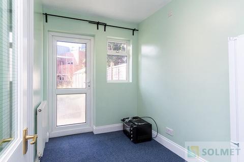 Studio to rent, Robson Avenue, London NW10