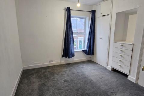 3 bedroom terraced house to rent, Granville Road, Colchester