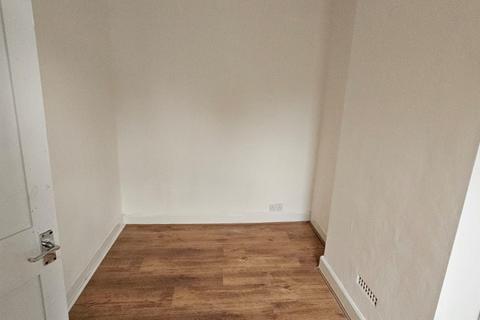 3 bedroom terraced house to rent, Granville Road, Colchester