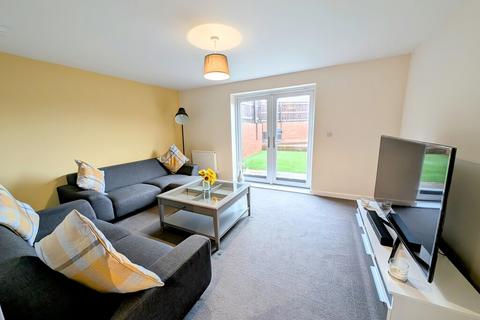 3 bedroom townhouse to rent, Dennett Close, Nottingham, ng3 2gl