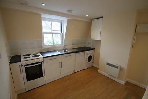 Studio to rent, Fulham SW6