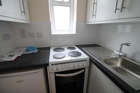 Studio to rent, Fulham SW6