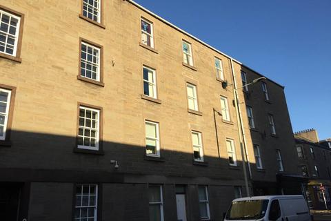 3 bedroom flat to rent, 3 Lyon Street, ,