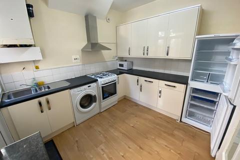 3 bedroom terraced house to rent, Barking IG11