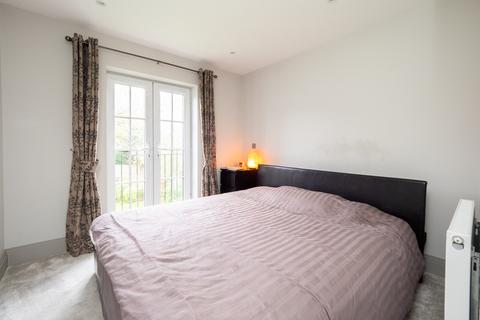 2 bedroom apartment to rent, Oaks House, Banstead SM7