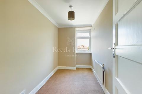 3 bedroom semi-detached house to rent, Hallford Way, Dartford DA1