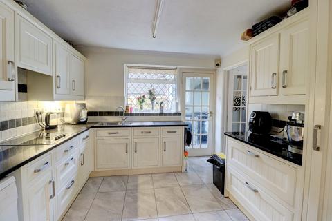 4 bedroom bungalow for sale, Brimmers Hill, High Wycombe HP15