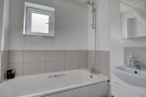Maisonette to rent, Desborough Park Road, Buckinghamshire HP12