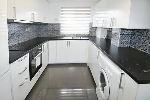 5 bedroom detached house to rent, Jade Close, London E16