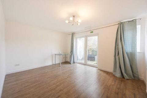 5 bedroom detached house to rent, Jade Close, London E16