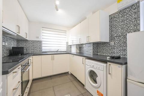 5 bedroom detached house to rent, Jade Close, London E16