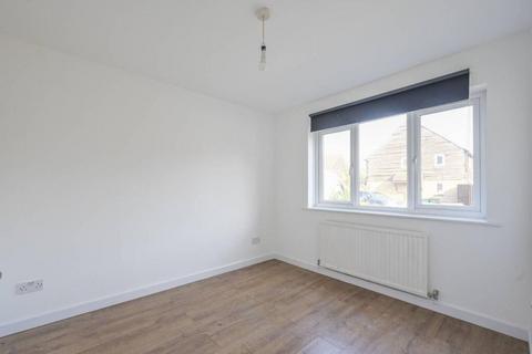 5 bedroom detached house to rent, Jade Close, London E16
