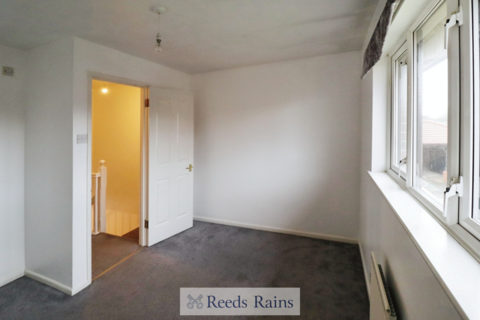 2 bedroom property to rent, Brimfield Road, Essex RM19