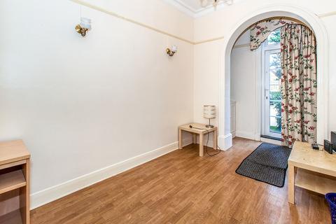 2 bedroom flat to rent, Middle Hill, Surrey TW20