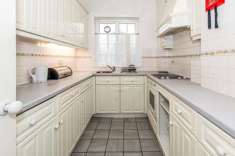 undefined, Middle Hill, Surrey TW20