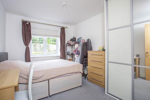 2 bedroom flat to rent, Stoneylands Road, Surrey TW20