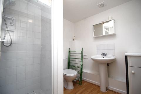 1 bedroom house to rent, Middle Hill, Surrey TW20