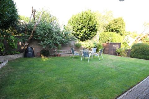 undefined, Middle Hill, Surrey TW20