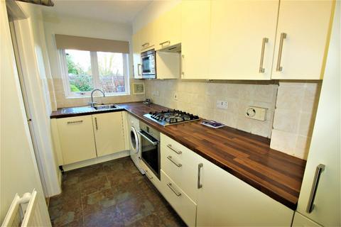 2 bedroom terraced house to rent, Hook RG27