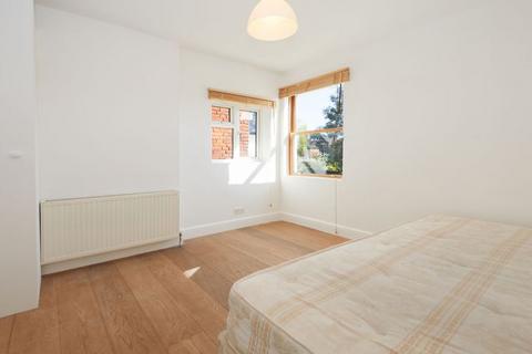 2 bedroom flat to rent, NW2