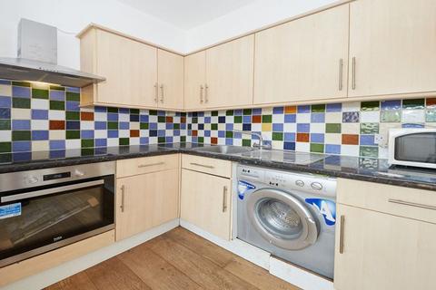 2 bedroom flat to rent, NW2