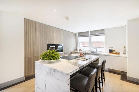 3 bedroom penthouse to rent, Southampton Street, Covent Garden, WC2E