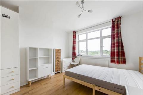 4 bedroom terraced house to rent, Martin Way, London, SW20