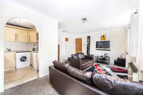 2 bedroom flat to rent, Somerset Gardens, London