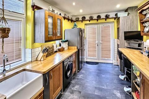 3 bedroom terraced house for sale, Park Road, Widnes