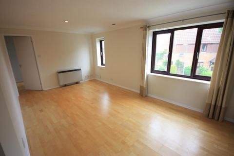 2 bedroom maisonette to rent, Bowers Close, Guildford GU4