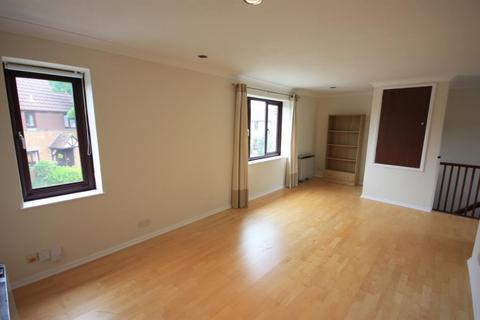 2 bedroom maisonette to rent, Bowers Close, Guildford GU4