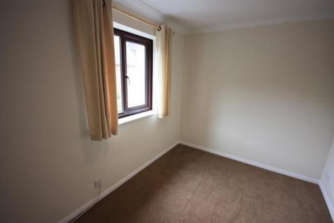 2 bedroom maisonette to rent, Bowers Close, Guildford GU4