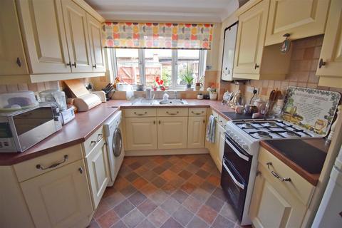 3 bedroom end of terrace house to rent, Park Road, Cromer