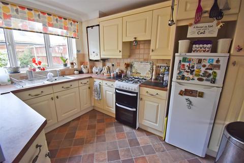 3 bedroom end of terrace house to rent, Park Road, Cromer