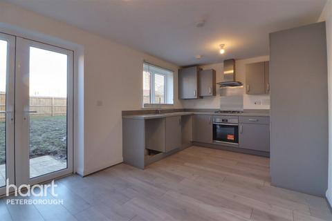 3 bedroom semi-detached house to rent, The Hollies, Peterborough