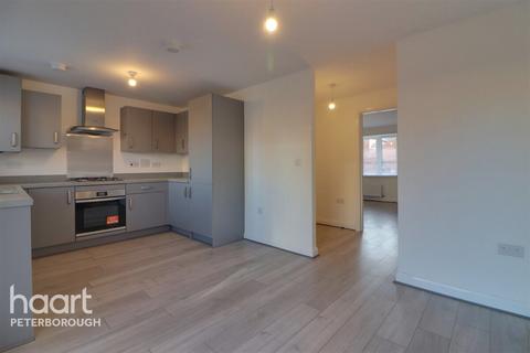 3 bedroom semi-detached house to rent, The Hollies, Peterborough