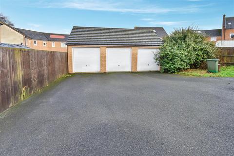 3 bedroom terraced house to rent, Christie Road, Corby NN18