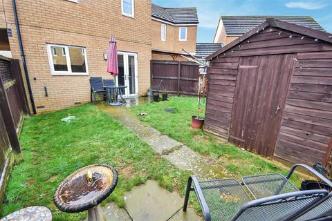 3 bedroom terraced house to rent, Christie Road, Corby NN18