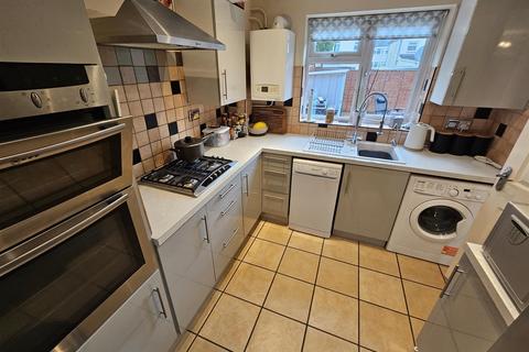 3 bedroom end of terrace house for sale, Brindle Close, Aldershot