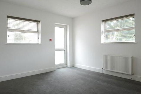 2 bedroom flat to rent, Flat 2, 3 Pearson Park, Hull, HU5 2SY