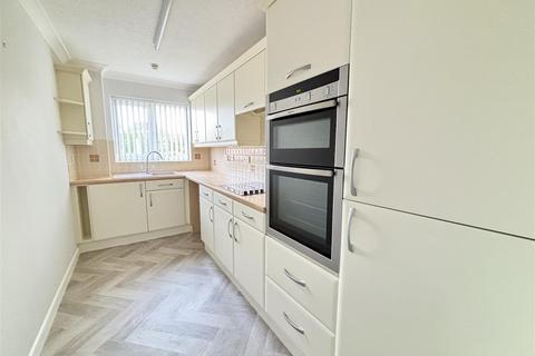 2 bedroom apartment for sale, Lulworth Close, Poole BH15