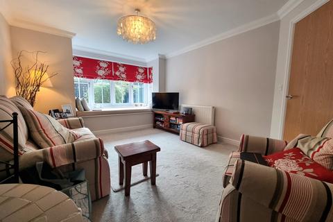 2 bedroom flat to rent, Hiltingbury