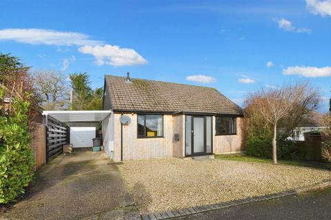 2 bedroom detached bungalow for sale, Common Mead Avenue, Gillingham