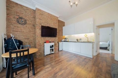 2 bedroom flat for sale, Amor Road, London W6