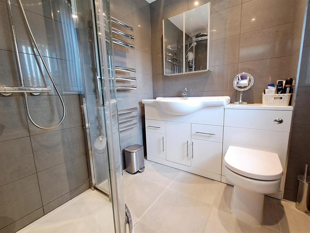 Re Fitted En Suite