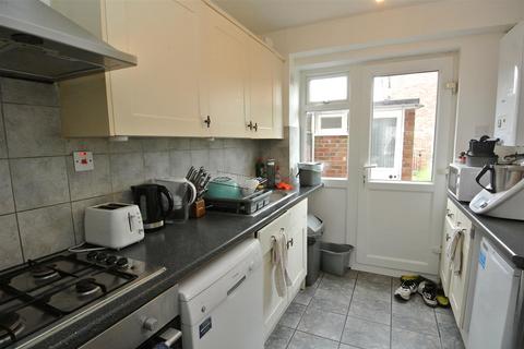 4 bedroom terraced house to rent, Beechtree Avenue, Englefield Green TW20