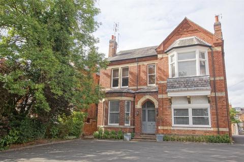 2 bedroom flat to rent, Warwick New Road, Leamington Spa