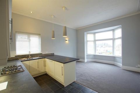 2 bedroom flat to rent, Warwick New Road, Leamington Spa